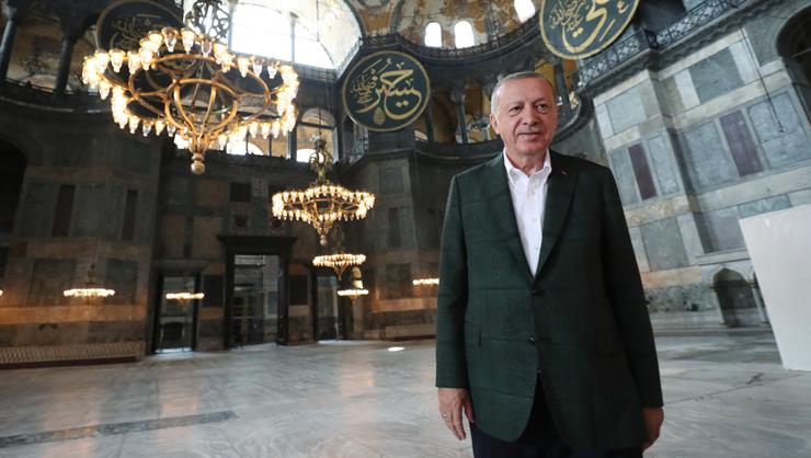 Erdoğan, Ayasofya Camiine geldi, çalışmalar hakkında bilgi aldı