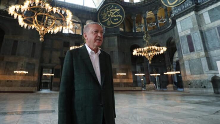 Erdoğan Ayasofyadaki halıların rengini seçti