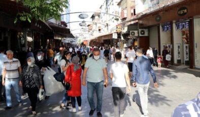 Vaka artışı tehlikeli boyuta ulaşan Gaziantep’te birçok kişi kurallara uymuyor!