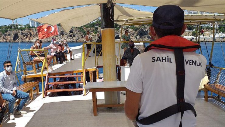 Antalyada tekne ve yatlarda corona virüs denetimi yapıldı