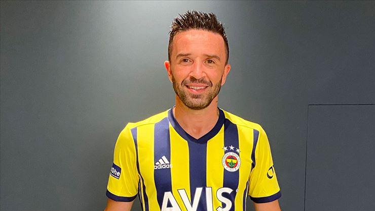 Fenerbahçe, Gökhan Gönülü de renklerine bağladı