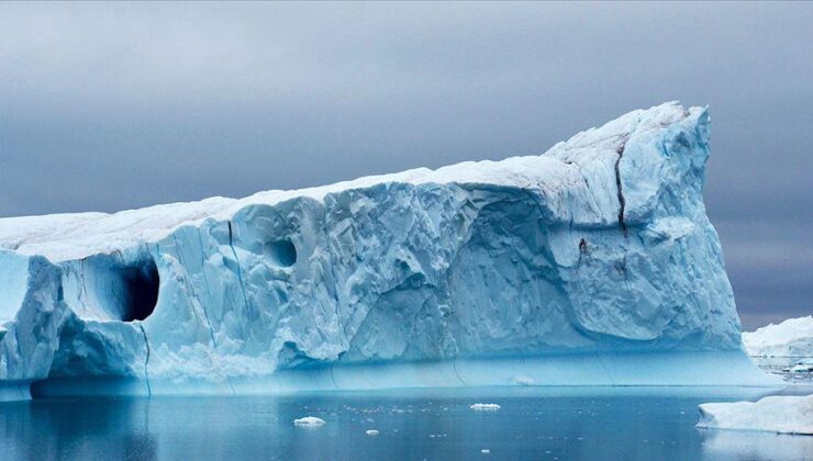 Grönland’da büyük bir buzul parçalandı