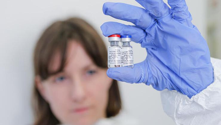 Rusyanın bulduğu corona aşısının yan etkisinin olmadığı belirlendi