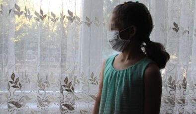 Corona virüs çıkınca 9 yaşındaki kızın yüzüne tükürdü