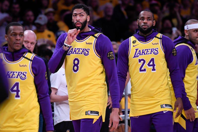 Los Angeles Lakers'ın yıldızları şampiyonluğu Kobe Bryant'a adadı