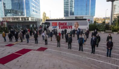 CHP Genel Merkezi’nde Atatürk için saygı duruşu