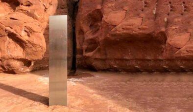 Çölde keşfedilen gizemli metal blok esrarengiz şekilde kayboldu