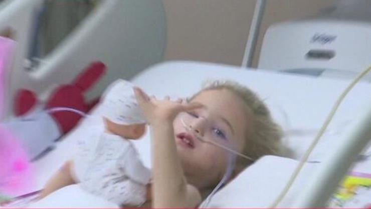 Enkazdan çıkarılan minik Elifin hastanedeki ilk görüntüleri…