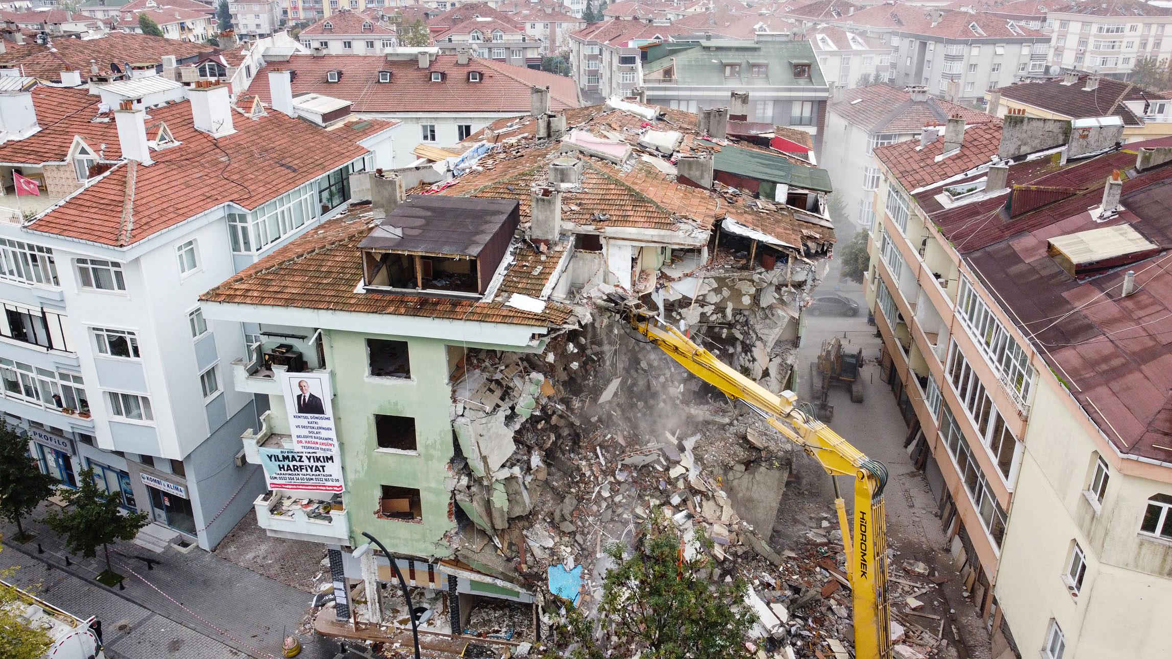 İzmir’de depremden zarar görenlerden emlak komisyonu alınmayacak