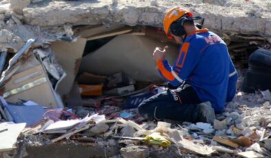 İzmir depreminde yıkılan binalar nedeniyle 9 kişi gözaltına alındı