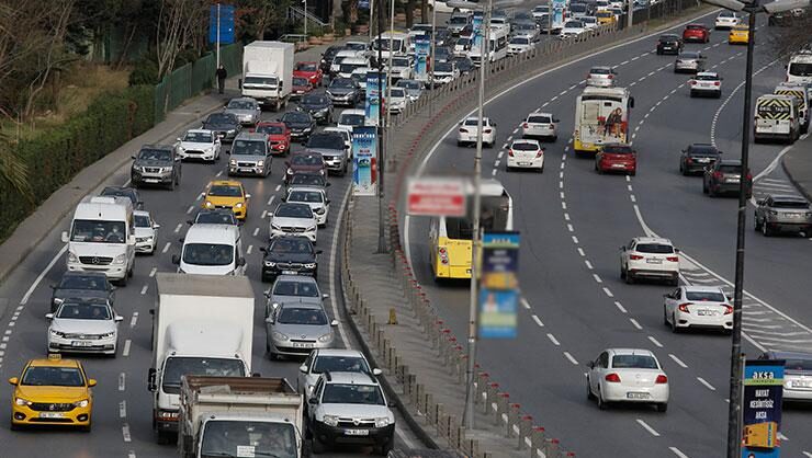İstanbul’da sokağa çıkma kısıtlaması öncesi trafikte yoğunluk