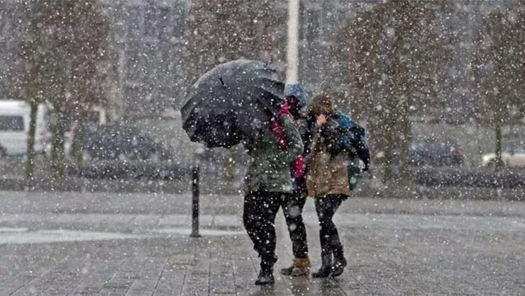İstanbulda beklenen kar yağışı etkili olmaya başladı