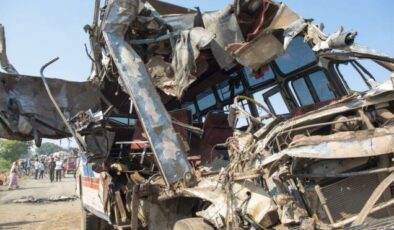 Hindistan’da otobüs faciası: Onlarca insan yaşamını yitirdi