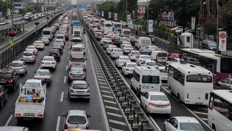 Kısıtlaması öncesi İstanbulda trafik yoğunlaştı