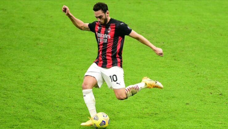 Çalhanoğlu Milan’a Fiorentina karşısında galibiyeti getirdi